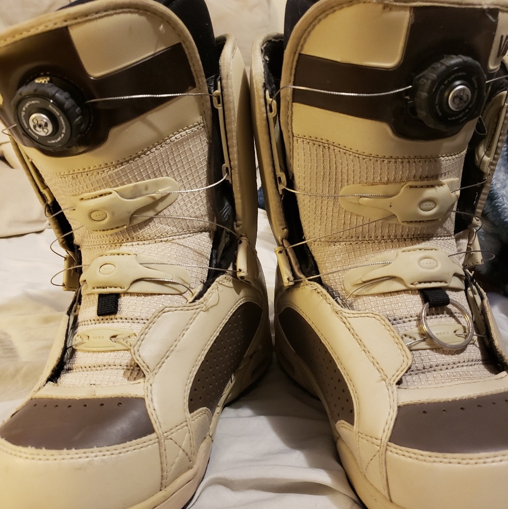 Van Snowboarding boots